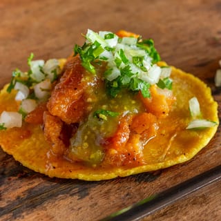 Taco Chicharron en Salsa Roja